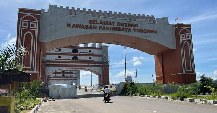 Telan Rp 32 Miliar, Gerbang Kendari-Toronipa Ternyata dari Triplek dan Dalamnya Kopong 