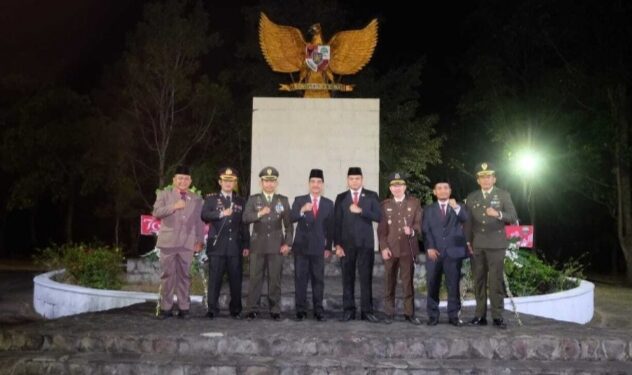 Ketua DPRD Muarojambi Hadiri Malam Renungan Suci di Taman Makam Pahlawan Bukit Kusuma Bhakti 