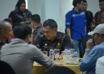 Sekda Budhi Hadiri Penyerahan Keputusan Penetapan Calon Bupati dan Wakil Bupati Kabupaten Muaro Jambi 