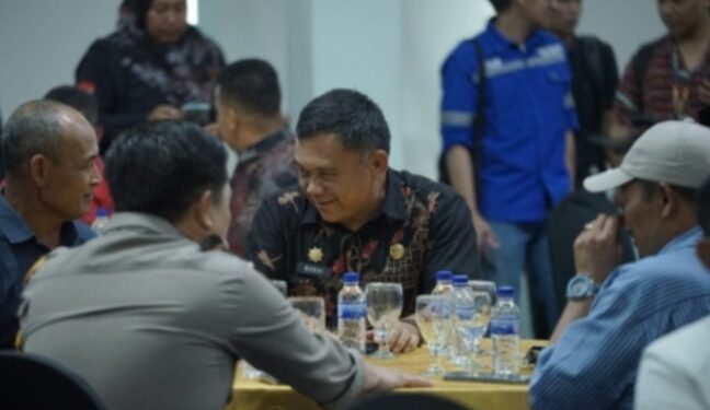 Sekda Budhi Hadiri Penyerahan Keputusan Penetapan Calon Bupati dan Wakil Bupati Kabupaten Muaro Jambi 