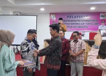 Pj Bupati Muarojambi Buka Pelatihan Peningkatan Kapasitas Perangkat Desa se-Kecamatan Sekernan