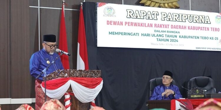 Hadiri Peringatan HUT Ke-25 Kabupaten Tebo, Pjs. Gubernur Sudirman: Peringatan Ulang Tahun Momentum Evaluasi