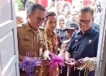 Kadis Kominfo Ariansyah Gunting Pita Bedah Rumah Bantuan PT. Semen Padang