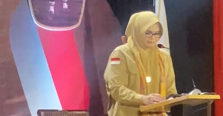 Waduh, Cabup Dillah Hikmah Sari Ketahuan Bawa HP di Panggung Debat