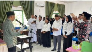 Ketua PPS Kampung Baru Bacakan Naskah Pelantikan 