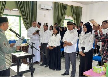 Ketua PPS Kampung Baru Bacakan Naskah Pelantikan
