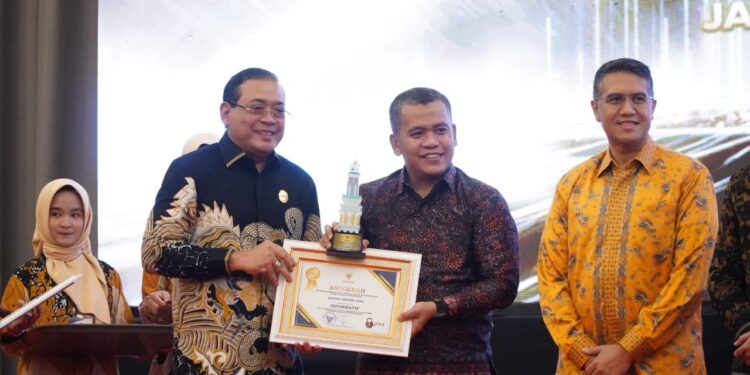 Bawaslu Jambi Borong Predikat Informatif di Malam Penganugerahan Keterbukaan Informasi Badan Publik se-Provinsi Jambi Tahun 2024