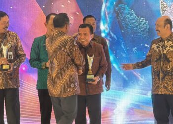 Gubernur Al Haris Menerima Penghargaan APBD Awards Tahun 2024  dari Kemendagri 