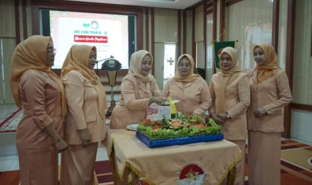Ketua TP PKK Muaro Jambi Hadiri HUT DWP PNS Ke-25