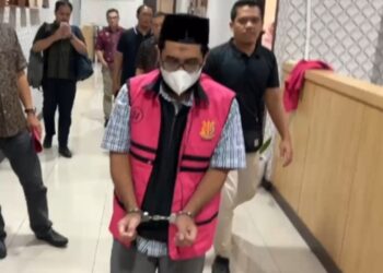 Tim Penyidik Kejati Jambi Tangkap Tersangka AE, Tersangka Kasus Korupsi Bank Jambi