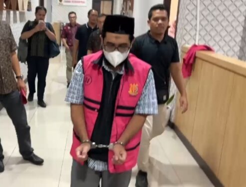 Tim Penyidik Kejati Jambi Tangkap Tersangka AE, Tersangka Kasus Korupsi Bank Jambi