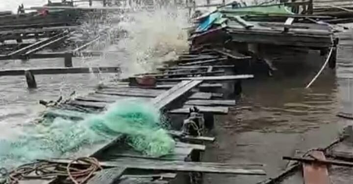 Gelombang Banjir Rob Hancurkan 3 Rumah di Tanjabtimur