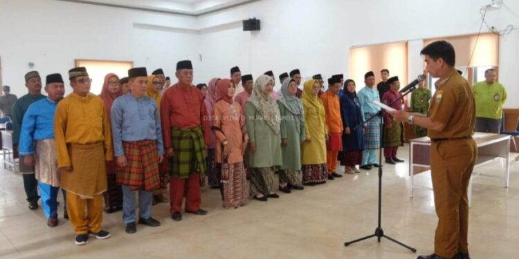 Pj Bupati Raden Najmi Kukuhkan Puluhan Kepala Sekolah di Lingkup Pemkab Muaro Jambi