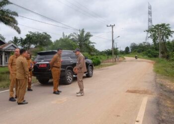 Pj Bupati Muaro Jambi Tinjau Hasil Pembangunan Jalan yang Baru Selesai di Sengeti dan Bukit Baling