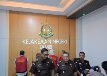 Kejari Jambi Menerima Tahap II Tersangka Kasus Narkotika dan Pencucian Uang 
