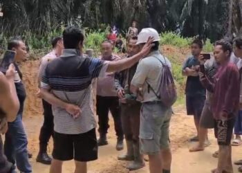 Ratusan Warga Bahar Selatan Protes Atas Pemasangan Portal Jalan oleh PT BSU