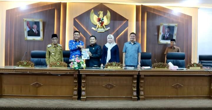 Rahmad Asrofi Pimpin Paripurna Penyampaian Nota Pengantar LKPJ Bupati Batang Hari tahun 2024