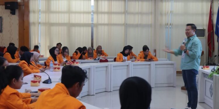 Dosen FH UNJA Mochammad Farisi, Kritik Gaya Public Speaking Pejabat Negara : Gunakan Hati Jangan Asumsi