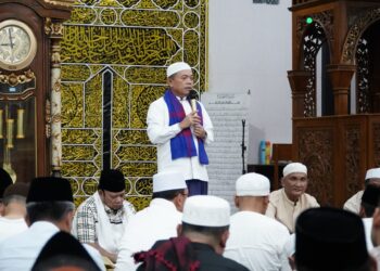 Safari Ramadhan 1446 H di Sarolangun: Gubernur Al Haris Berikan 1 Tiket Umroh untuk Warga 
