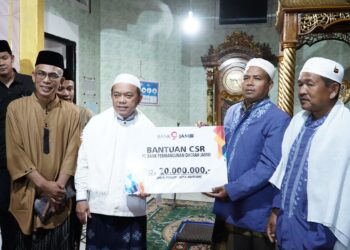 Gubernur Al Haris Serahkan Bantuan untuk Pembangunan Masjid di Jangkat 