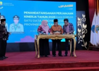 Gubernur Al Haris Menyaksikan Penandatanganan Perjanjian Kinerja 2025 Kepala OPD Pemprov Jambi 