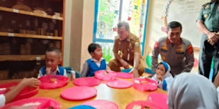 Gubernur Jambi Cek Program Makan Bergizi Gratis di PAUD Al Fatih Kids