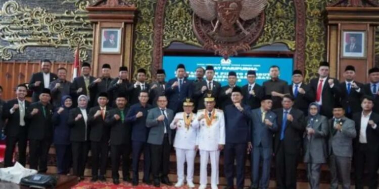 Al Haris Paparkan Program 100 Hari Kepemimpinan Jambi di Rapat Paripurna 