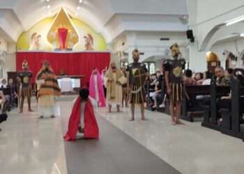 Gereja Katolik Santa Teresia Jambi Sajikan Tablo Jalan Salib 
