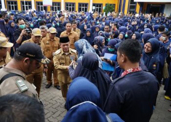 Gubernur Jambi Serahkan SK Gubernur Pegawai Non ASN RSUD Raden Mattaher Jambi