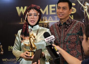 Zulva Fadhil Satu-satunya Ketua TP PKK menerima Apreasi Women’s Inspiration Award dari INews TV