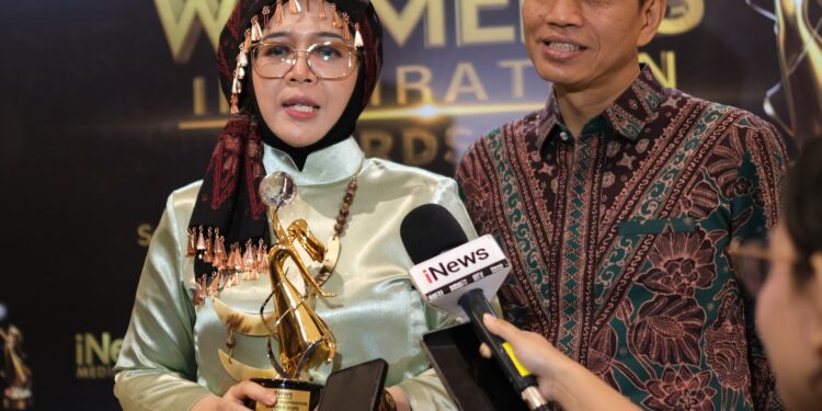 Zulva Fadhil Satu-satunya Ketua TP PKK menerima Apreasi Women’s Inspiration Award dari INews TV