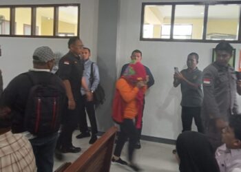 ‘Ratu Narkoba’ Jambi Helen Tutupi Wajah Usai Hadiri Sidang Lanjutan di PN Jambi