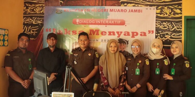 Kejari Muaro Jambi Gelar Jaksa Menyapa Kupas Bahaya Judi Online di Radio Kedaton 
