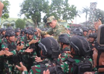 Gubernur Al Haris Pimpin Upacara Pelepasan 480 (SATGAS) Papua Batalyon 142/Ksatria Jaya