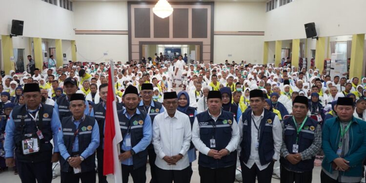 Lepas JCH Kloter 20, Pesan Gubernur Jambi: Perbanyak Istighfar Selama di Makkah