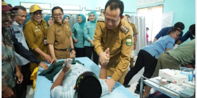 Bupati BBS Resmikan Program Sunat Gratis di Muaro Jambi 