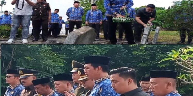 Usai Hadiri Upacara Harkitnas ke 117, Ketua DPRD Batanghari Rahmad Asrofi Tabur Bunga di Makam Pahlawan Kesatria Bhakti