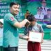 Ketua DPRD Rahmad Hasrofi Serahkan Beasiswa Batang hari Tangguh Tahun 2025