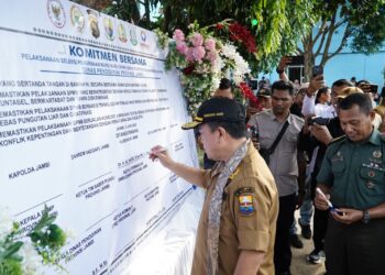 Teken Komitmen SPMB Berintegritas Tahun Ajaran 2025/2026, Gubernur Al Haris: Tak Ada Titipan