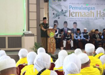 Sambut Kepulangan Jemaah Haji Kloter 16, Wagub Sani Doakan Semoga Jadi Haji Mabrur