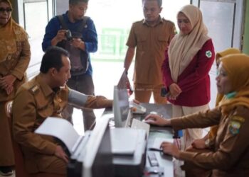 Dihari Ulang Tahun ke 53, Bupati Bambang Bayu Suseno Cek Kesehatan Program CKG di Puskesmas
