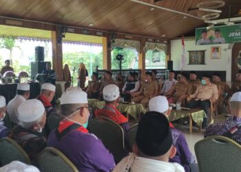 Bupati Fadhil Sambut Kedatangan Jamaah Haji Batanghari, 2 Jamaah Dilarikan Ke RSUD Hamba