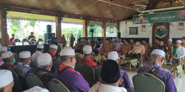 Bupati Fadhil Sambut Kedatangan Jamaah Haji Batanghari, 2 Jamaah Dilarikan Ke RSUD Hamba