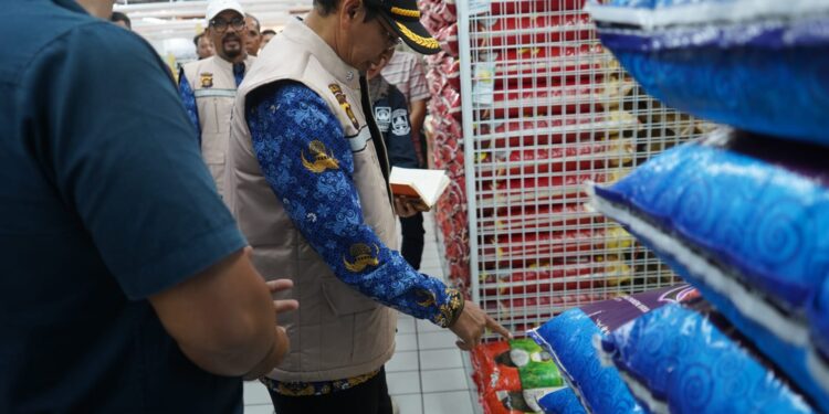 Pemprov Jambi Periksa Beras Diduga Oplosan di Berbagai Supermarket dan Pasar Tradisional