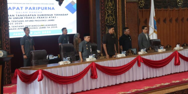 Gubernur Al Haris Sampaikan Tanggapan Pemerintah Terhadap Pemandangan Umum Fraksi-Fraksi Tentang Ranperda Pelaksanaan APBD 2024