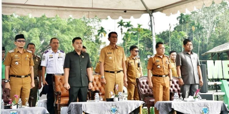 Ketua DPRD Batanghari Rahmad Asrofi Hadiri Pelantikan PPPK di Taman AE Meliuk