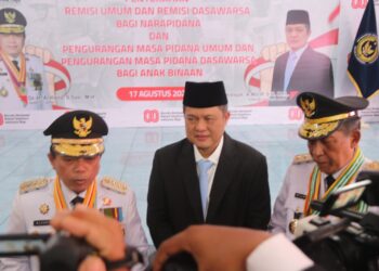 Gubernur Al Haris Serahkan Remisi Umum dan Dasawarsa bagi Narapidana dan Anak Binaan dalam Peringatan HUT Ke-80 Kemerdekaan RI