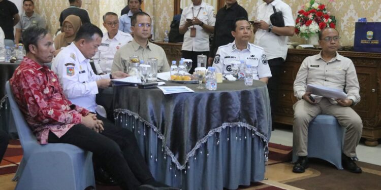 Gubernur Al Haris Dampingi Menteri Transmigrasi Bahas Penyelesaian Permasalahan TSM IV Gelam Baru