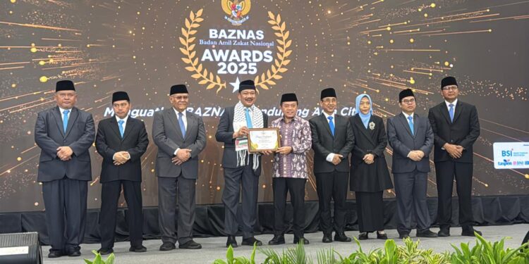 Terima Penghargaan BAZNAS Awards 2025, Gubernur Al Haris Bertekad Terus Perkuat Peran Zakat di Provinsi Jambi