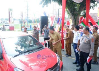 Jun Mahir Pimpin Gerakan Pembagian 10 Juta Bendera Merah Putih di Muaro Jambi
